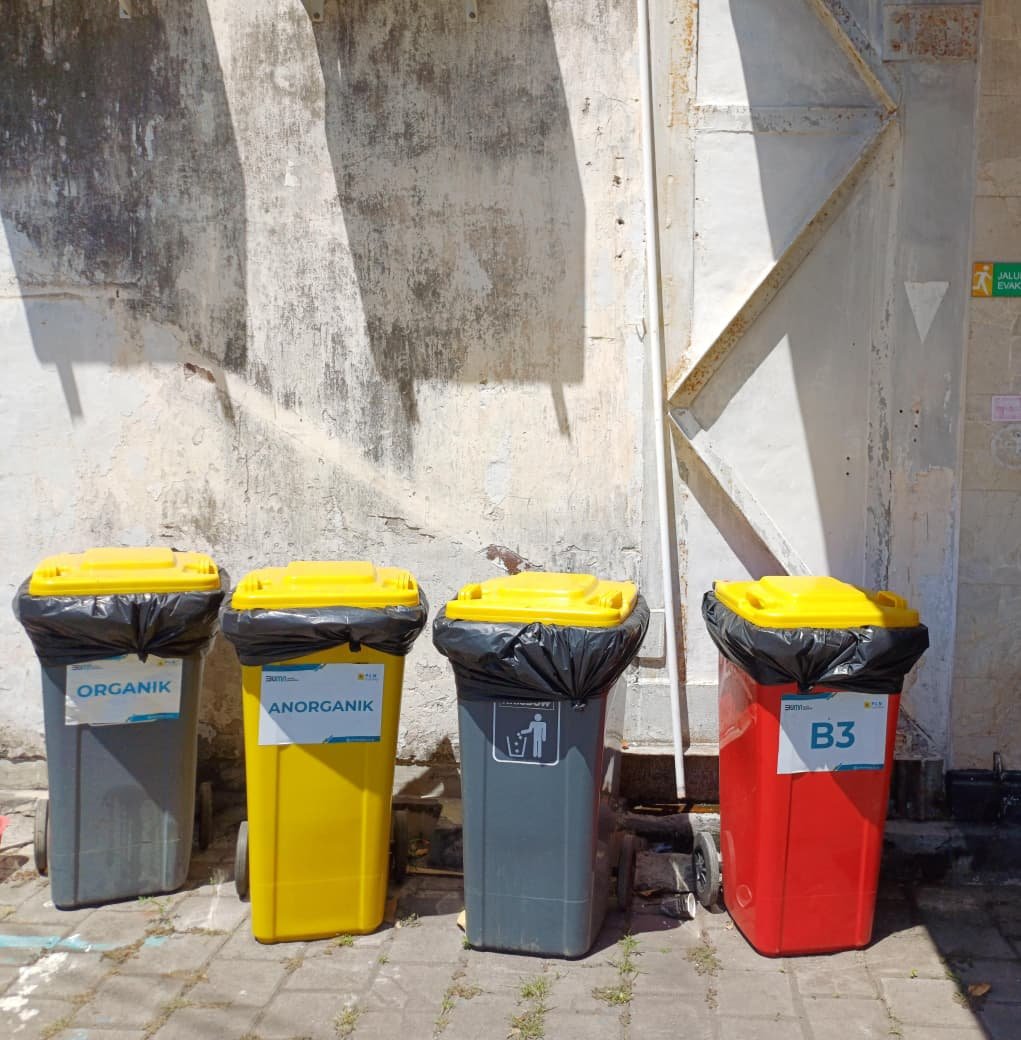 Ciptakan Lingkungan Kerja Bersih, PLN Icon Plus SBU Regional Bali Nusa Tenggara Terapkan Sistem Pemilahan Sampah Melalui Penyediaan Tong Sampah Pemilahan