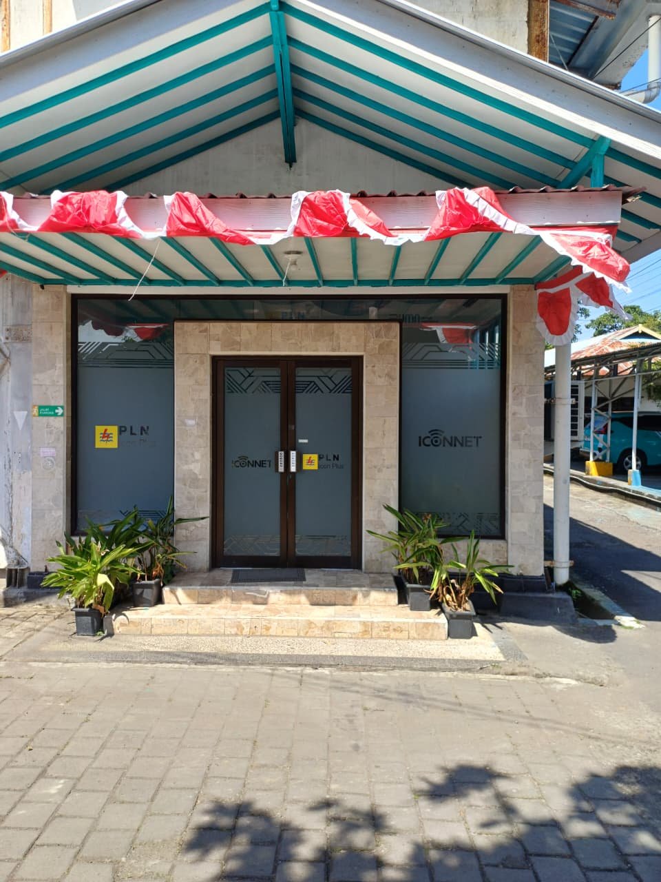 PLN Icon Plus SBU Regional Bali Nusa Tenggara Wujudkan Pelayanan Nyaman dengan Fasilitas dan Bangunan Kantor yang Terawat