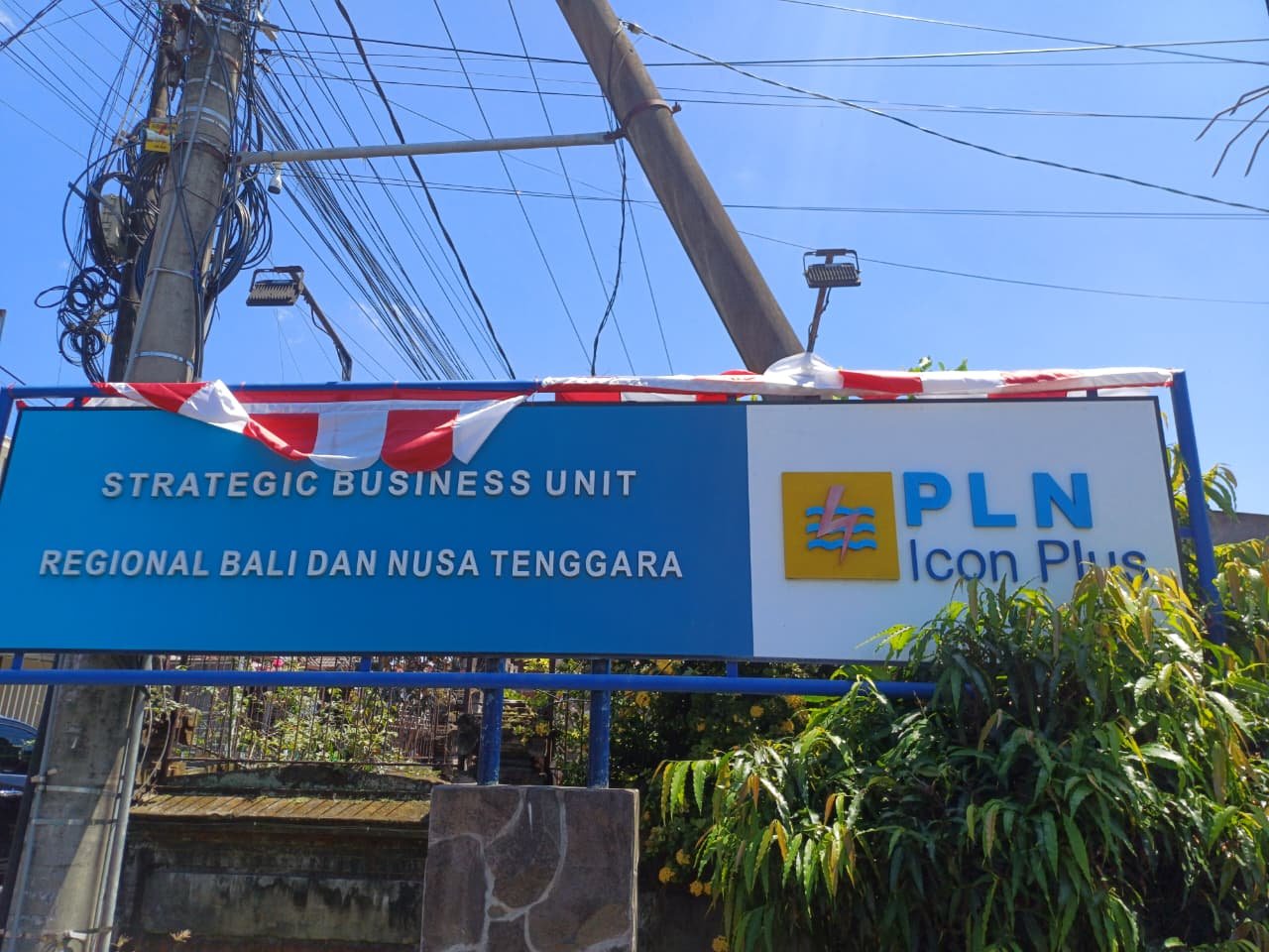 Tingkatkan Kemudahan Akses, PLN Icon Plus Sediakan Plang Nama Kantor yang Jelas bagi Pengunjung
