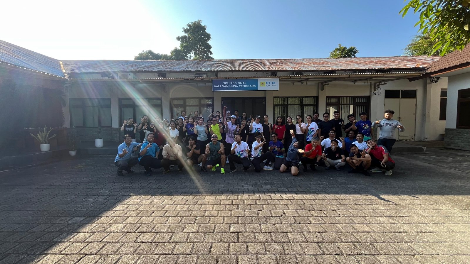 PLN Icon Plus Wujudkan Wellbeing Pegawai melalui Olahraga Bersama di Kantor
